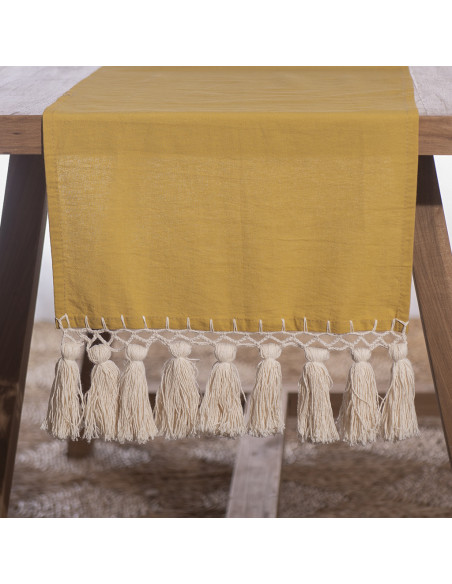 Camino de Mesa Indira: Red & Borlas crochet