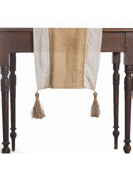 Camino de Mesa -   Tusor, Centro de Arpillera & Borlas