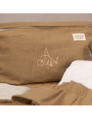 Neceser Bordado Allegra  + Mini Toalla + Aroma