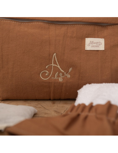 Neceser Bordado Allegra  + Mini Toalla + Aroma