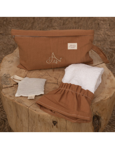 Neceser Bordado Allegra  + Mini Toalla + Aroma