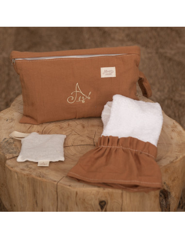 Neceser Bordado Allegra  + Mini Toalla + Aroma