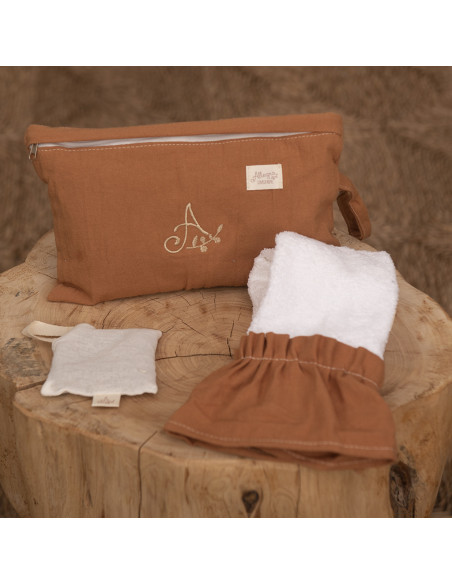 Neceser Bordado Allegra  + Mini Toalla + Aroma