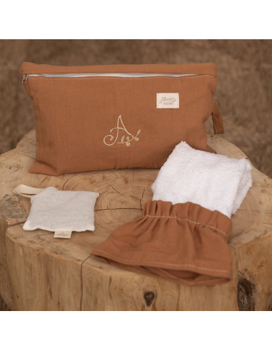 Neceser Bordado Allegra  + Mini Toalla + Aroma