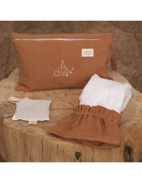 Neceser Bordado Allegra  + Mini Toalla + Aroma